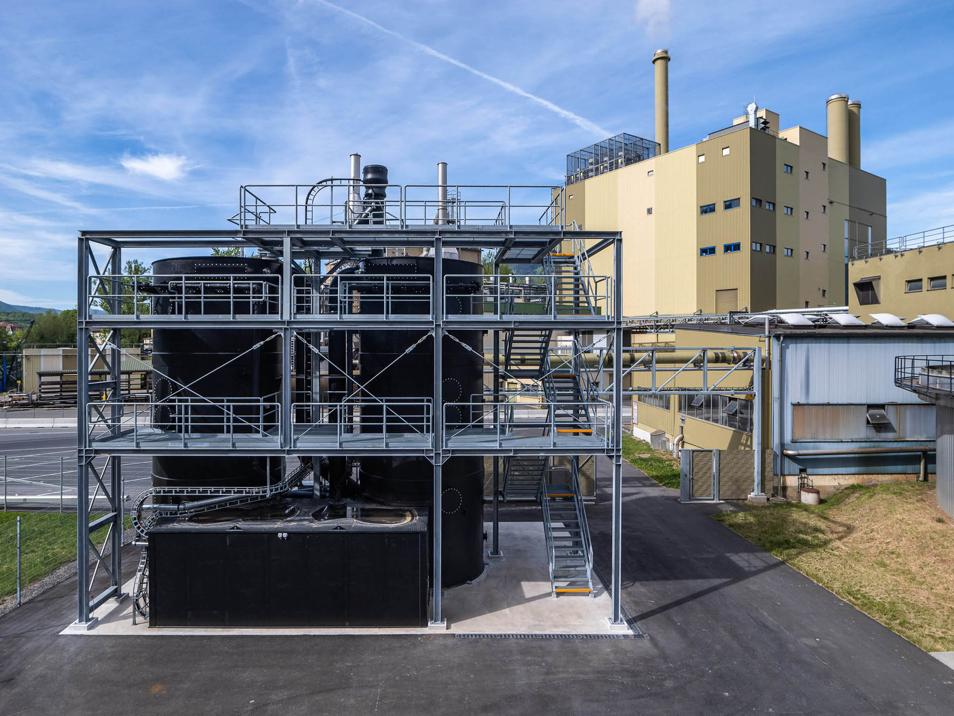 In the paper and pulp industry, biological exhaust air purification is extremely effective in removing odors and pollutants