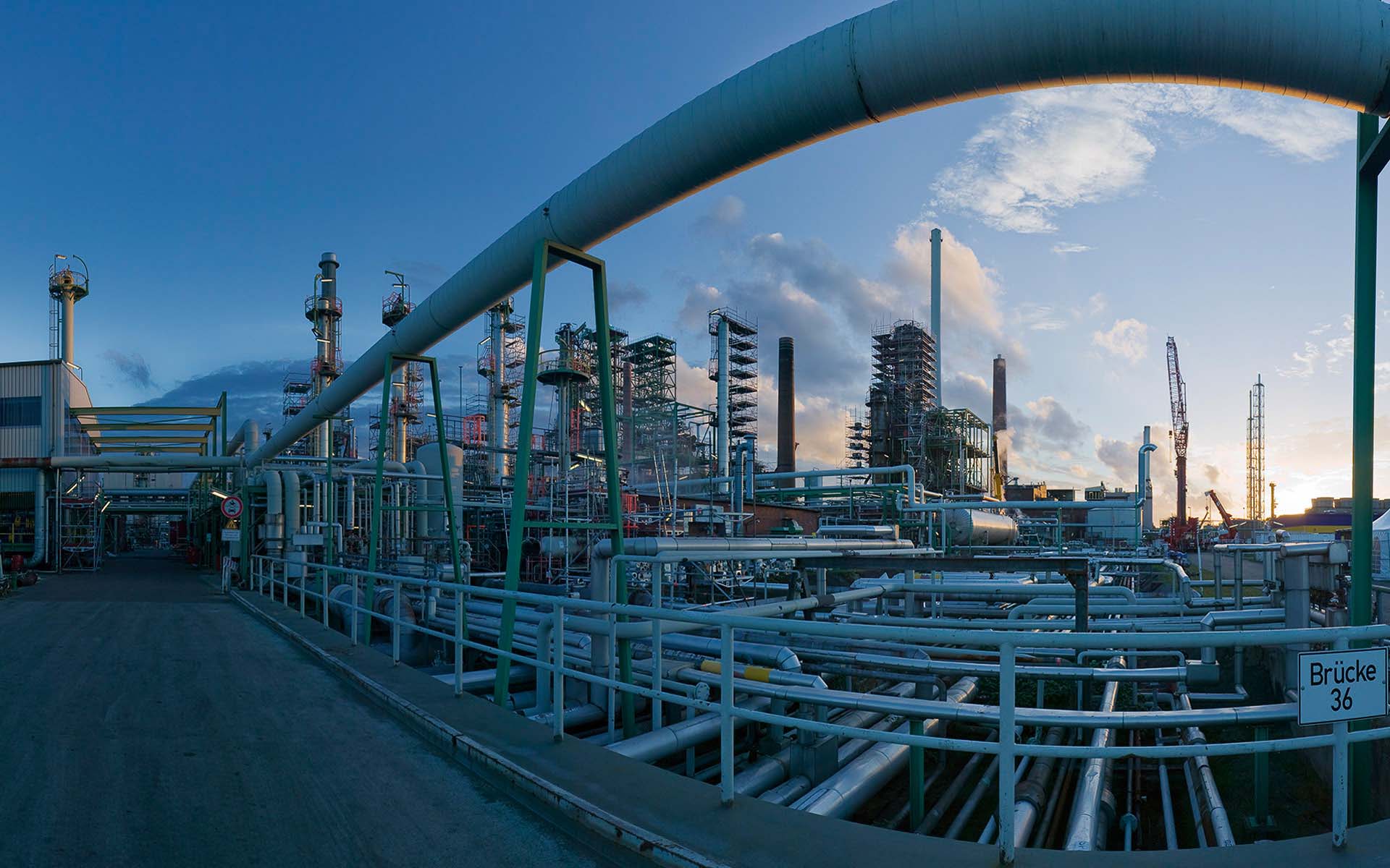 In the petrochemical industry, BIONIK exhaust air and exhaust gas cleaning processes optimally remove volatile organic compounds or sulphur-containing compound