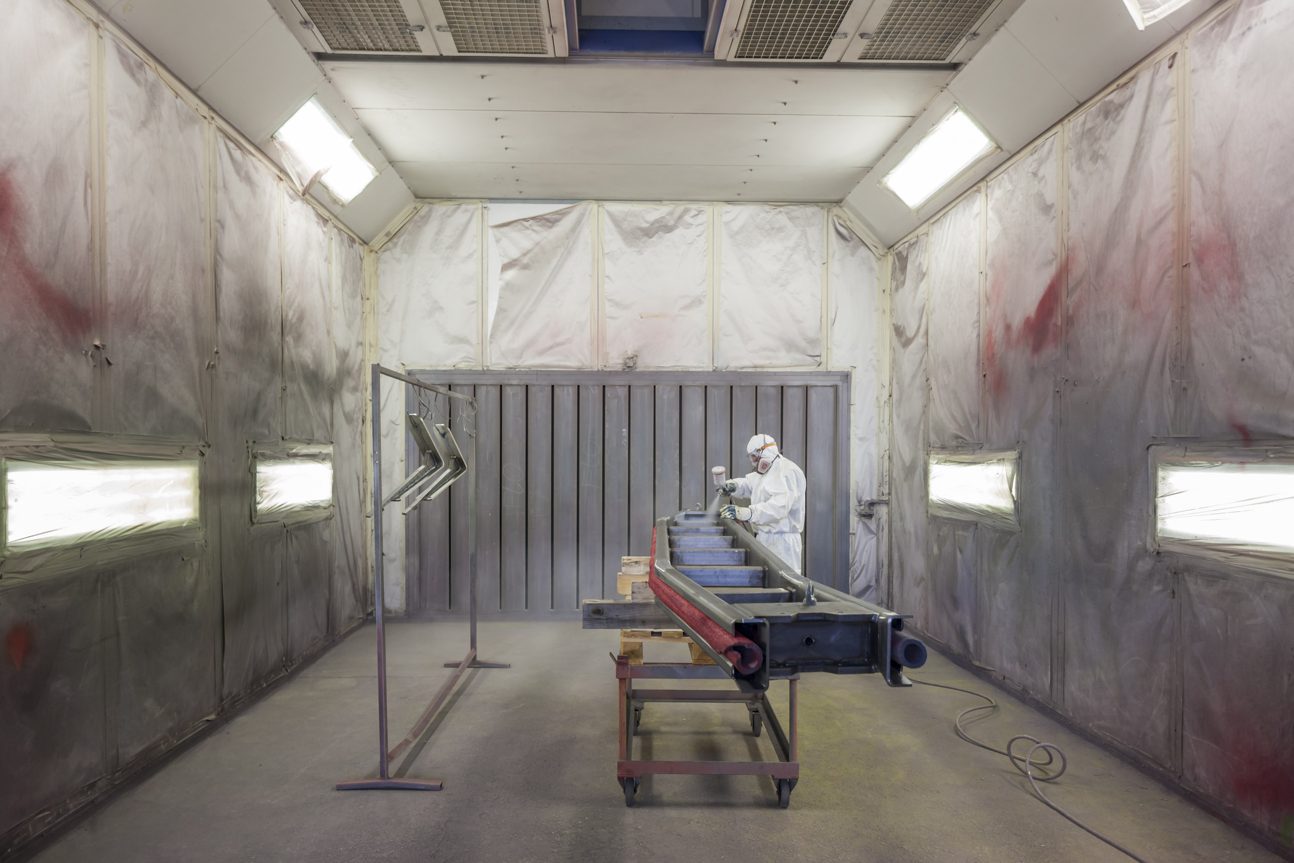 The complex multi-component mixture of industrial painting plants with high concentrations of pollutants are efficiently broken down by multi-stage exhaust air purification processes