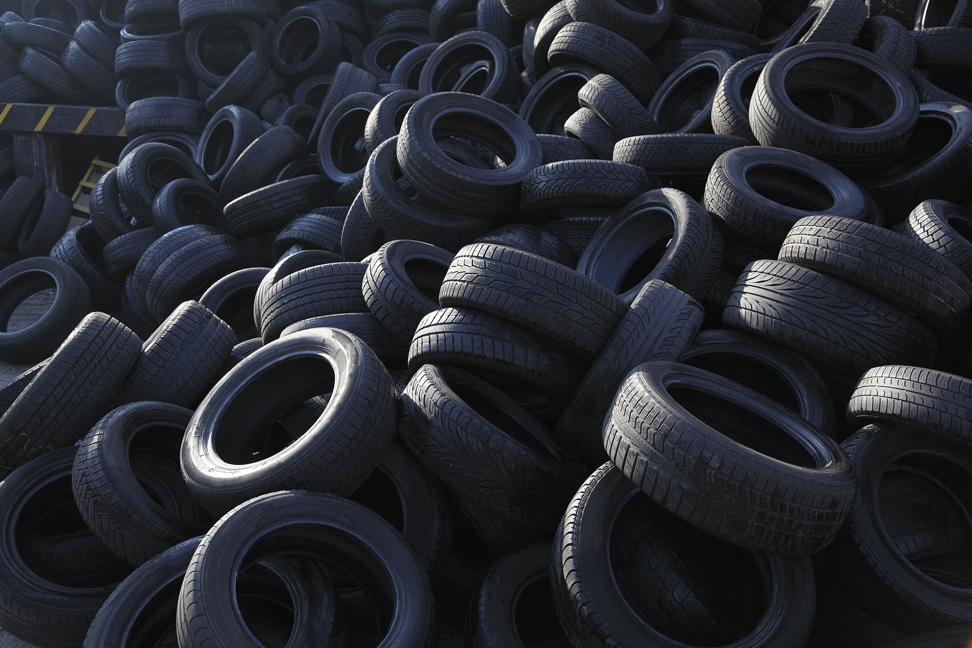 The process gas from the used tire recycling plant is freed from pollutants using BIONIK technology and processed for further use