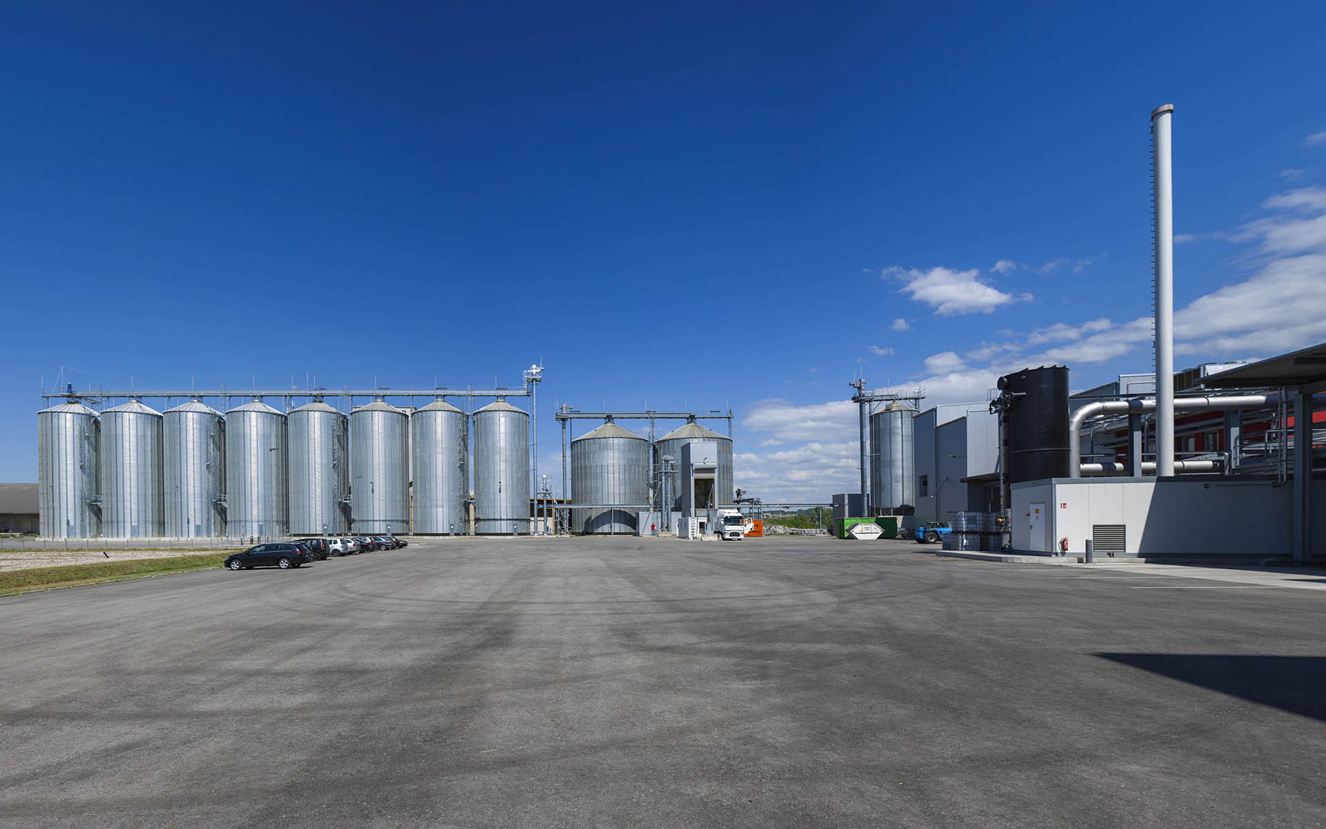 La recogida constante del aire residual, el acondicionamiento del aire residual, los lavadores y la biofiltración garantizan el éxito del tratamiento del aire residual en la industria alimentaria